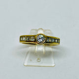 Damenring 333/ 8Karat Gold mit Zirkonia in Kronfassung und Zarge