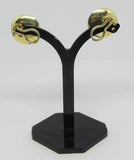 Ohrsteckclips in Form einer Halbschale mit blauem Sahir  - Gold 585