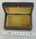 Holzkiste mit Metalbeschichtung