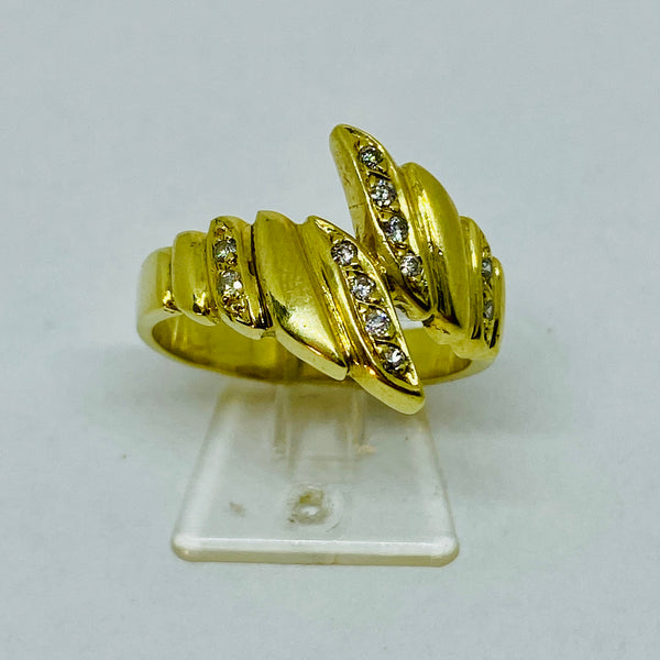 Damenring 585 Gold in Flügelform mit Diamanten